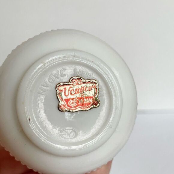 Vintage Ucagco Ceramic White and Gold Plated Salt and Pepper Shakers in GUC - Picture 5 of 5